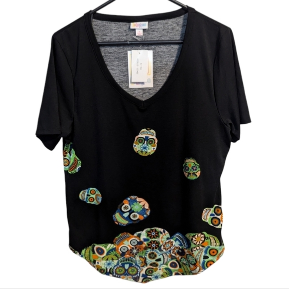 LuLaRoe Tops - LuLaRoe iris women's short sleeve Small top Green Skulls v neck w-184
